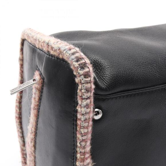 CHANEL Black Leather Bag - Picture 7 of 11